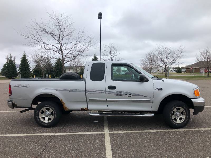 lot 4 image: 2004 Ford F150 Heritage - 4x4
