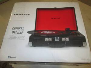 crosly cruiser deluxe portable turn...