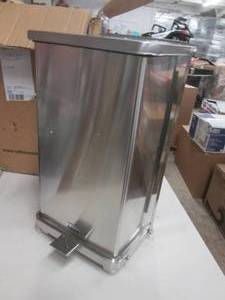 rubbermaid step on trash can ...