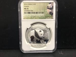 lot 23 image: 2016 China S10Y Panda MS 70