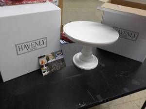 lot 28 image: 2 Cake Stands...