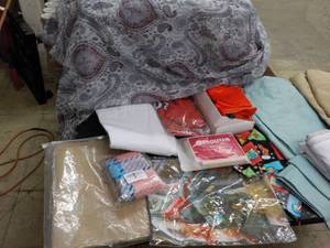 lot 36 image: Queen Sheets, Curtains, Drapes and ...