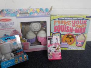lot 67 image: Melissa & Doug Decoupage and Make Y...