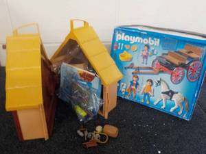 lot 69 image: Playmobile...