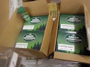 lot 250 image: 4 -6 packs 2 oz Bottles Green Mount...