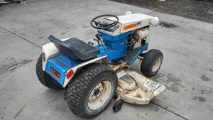 lot 37 image: Montgomery Wards (Gilson) Hydrostatic M14 Lawn Tractor with 48 Cutting Deck