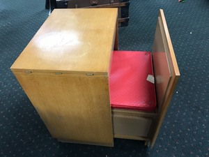 lot 6 image: Sewing Machine With Pull Out Stool