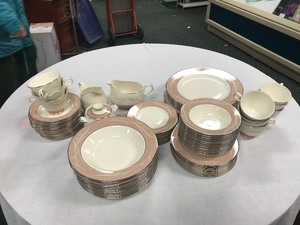 lot 8 image: Homer Laughlin Southwind Pattern China
