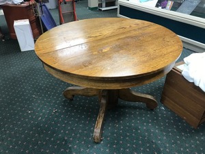 lot 7 image: Oak Table