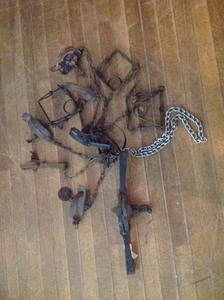 lot 24 image: 10 Traps