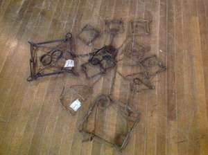 lot 25 image: 10 Traps