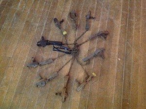 lot 26 image: 10 Traps