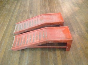 lot 33 image: Car Ramps