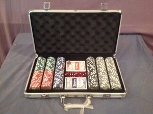 lot 48 image: Poker Set