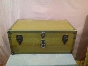 lot 60 image: Chest