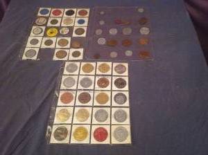 lot 95 image: Buttons & Tokens