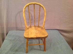 lot 102 image: Small Solid Wood Chair (Doll Chair)