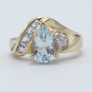 lot 1 image: Beautiful Tear Drop Aquamarine & Diamond Ring in 10K Yellow gold