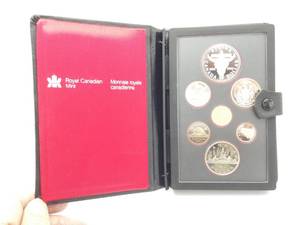 lot 34 image: 1982 Canada 7 Coin Prestige Silver Dollar PROOF Set - DEEP CAMEO