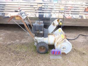 Artic Cat snow blower. New carb. Runs but needs a little tlc. As shown.