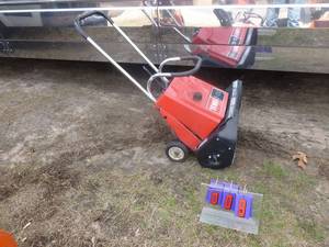 Toro 620S snow blower. Needs tlc. As shown.