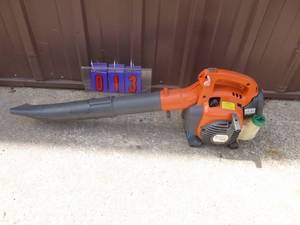 Husquavarna 2 cycle blower. Runs on 12 choke. As shown.