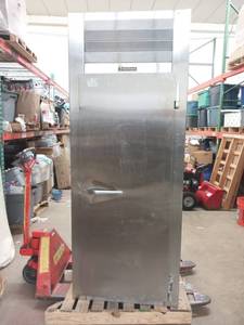 lot 05 image: Traulsen Full Height Insulated Mobile Heated Cabinet (valued  $6,000) (Works)