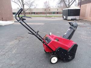 lot 11 image: Toro CCR 2000 4.5 HP Power Curve Snowblower (Works Needs Carb Cleaning)