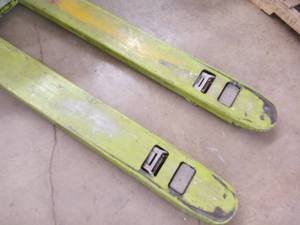 lot 13 image: Clark Cj-55Hand Pallet Jack