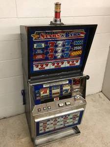 lot 14 image: Vintage Nostalgic Stars and Bars Slot Machine (Does Not Work)