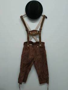 lot 16 image: Lederhosen And German Hat