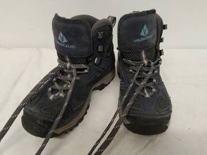 lot 175 image: Vasque Hiking Boots