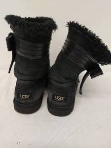 lot 176 image: Ugg Boots