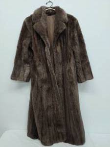 lot 202 image: Fur Coat