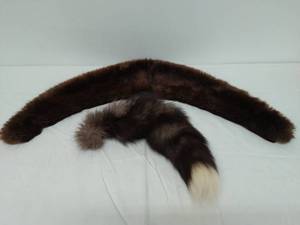 lot 209 image: Fur Collar and Tail