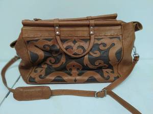 lot 11 image: J.L. Saldivar Bag