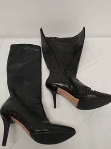 lot 66 image: Vero Cuc Black Leather Tall Boots