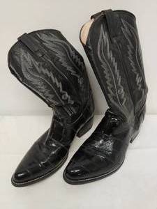lot 80 image: Black Mens Boots