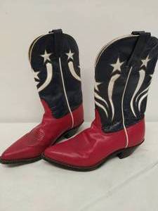 lot 82 image: Tony Lamas Boots
