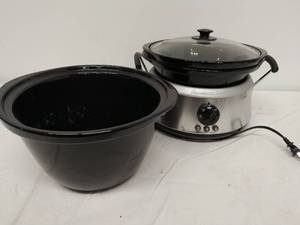 lot 97 image: Hamilton Beach Crockpot With 3 Bowls And Lid