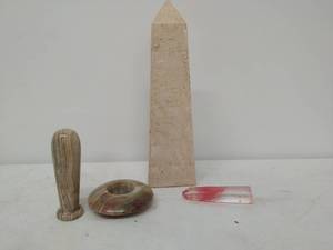 lot 117 image: Collection Of Stone Pieces