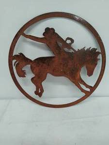 lot 131 image: Metal Wall Hanging Dcor