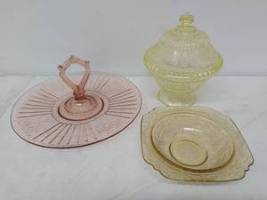 lot 137 image: Three Vintage Colored Depression Glass Items