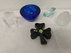 lot 141 image: Collection Of 5 Glass Dcor Pieces includes Waterford and Kosta Boda