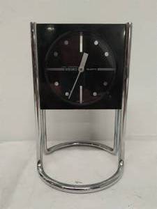 lot 152 image: Modern Seiko Clock