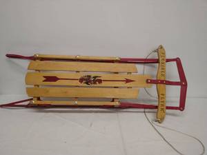 lot 212 image: Vintage Red Flexible Flyer Sled