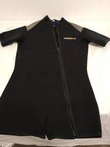 lot 217 image: Henderson Wetsuit