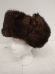 lot 250 image: Fur Crown Cap