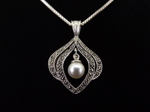 .925 Sterling Silver Art Nouveau Pearl Dangle Pendant Necklace