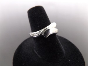 .925 Sterling Silver Designed Crystal Ring Size 7